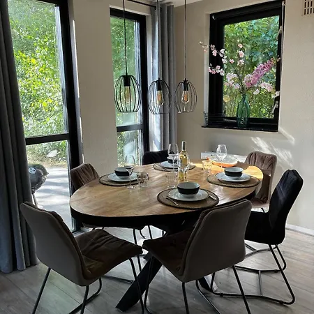 Sfeervolle 8 Persoons Vakantievilla Met Tuin En Privacy In Ewijk! Ferienhaus