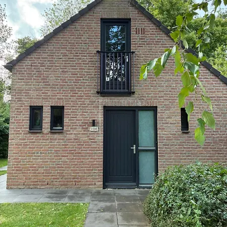 Sfeervolle 8 Persoons Vakantievilla Met Tuin En Privacy In Ewijk! Ferienhaus *