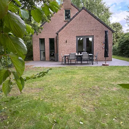 Sfeervolle 8 Persoons Vakantievilla Met Tuin En Privacy In Ewijk!