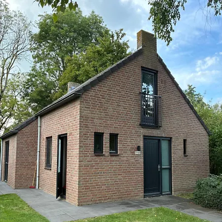 Sfeervolle 8 Persoons Vakantievilla Met Tuin En Privacy In Ewijk! Ferienhaus *